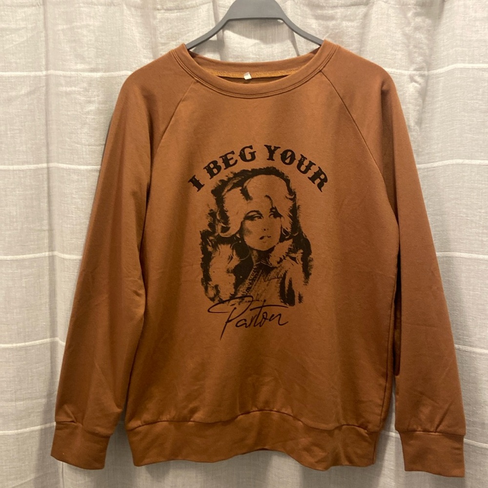 Off brand Dolly sweatshirt